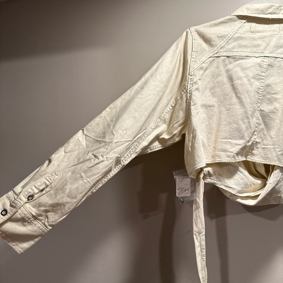 We The Free 2 Way Long Sleeve Wrap Around Ivory Denim Cropped Top Front Pocket - Picture 11 of 16